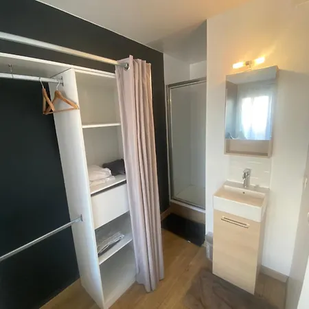 De 4 Proche Plage, Tram Et Aeroport Séjour chez l'habitant *