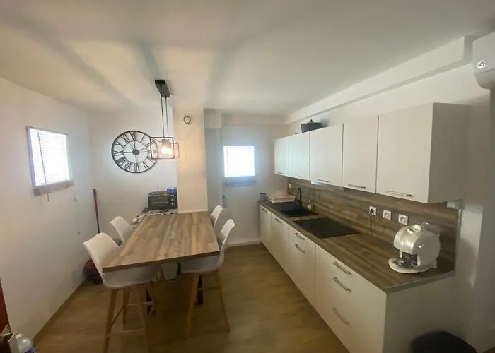 Проживание в семье De 4 Proche Plage, Tram Et Aeroport
